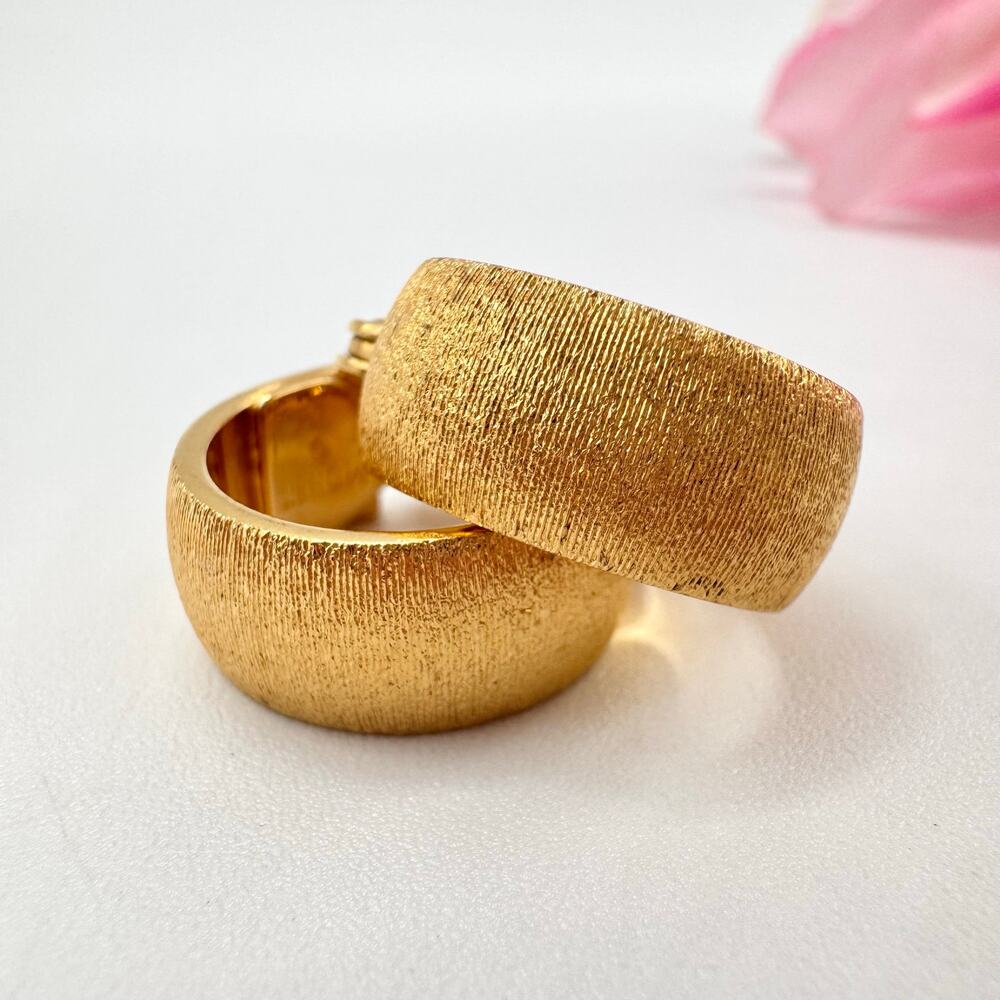 Vintage Monet Optic Gold Tone Huggie Hoop Clip On Earrings Signed Luxe Classy